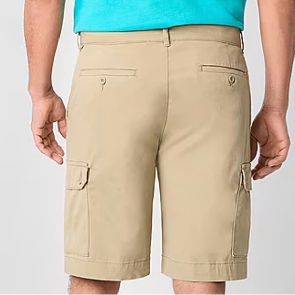 St. John's Bay Men's Cargo Shorts in Khaki, Size 44, NWT - Picture 3 of 6